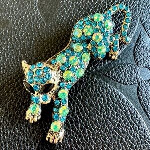 New Teal Blue & Iridescent Faceted Crystal Leopard Gold Tone Pin Brooch - 2.5”